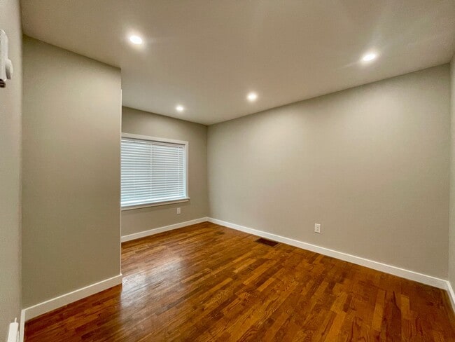 Building Photo - Charming newly remodeled 3-bedroom home in...