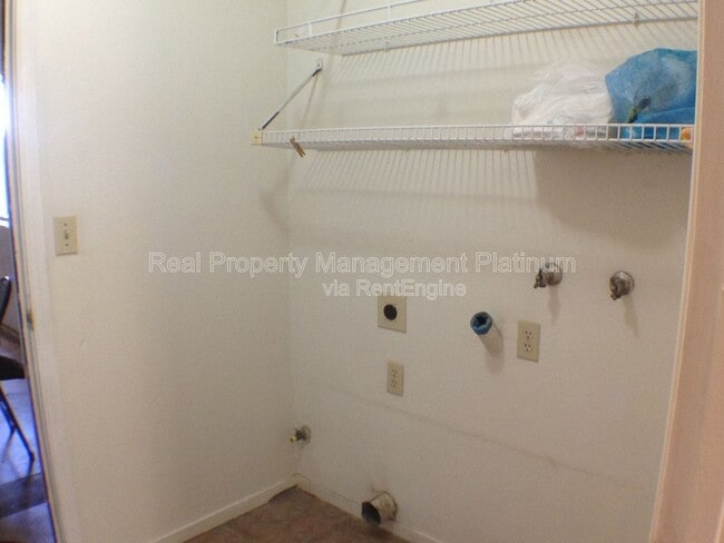 Building Photo - 675 N Claremont Ave