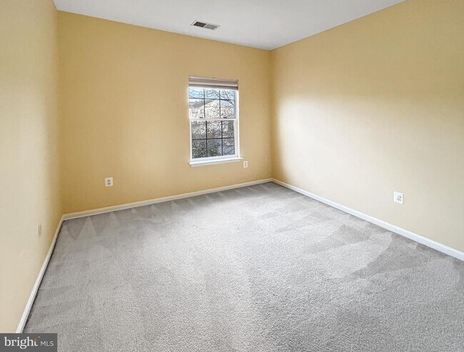 Building Photo - 44259 Huron Terrace