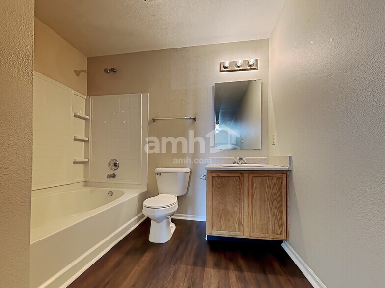 Building Photo - 3347 Hemlock St