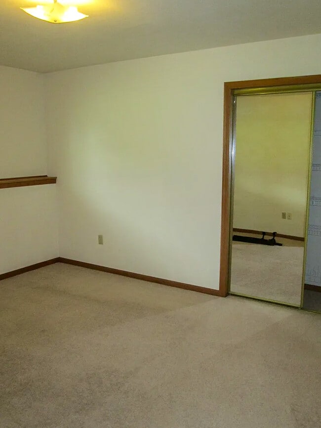 Building Photo - 746A Crawford Dr