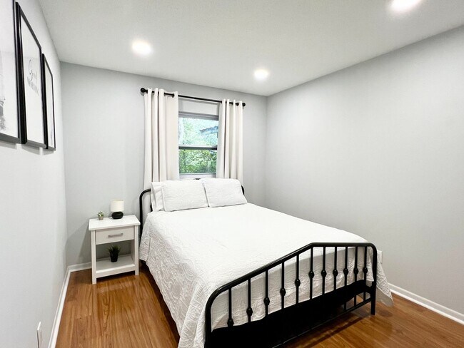 Building Photo - Beautiful 4/2 in Lakewood Estates