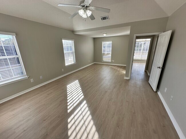 Building Photo - 27094 Stratford Glen Dr