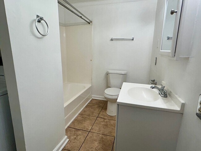 Building Photo - 4762 Trenton Dr