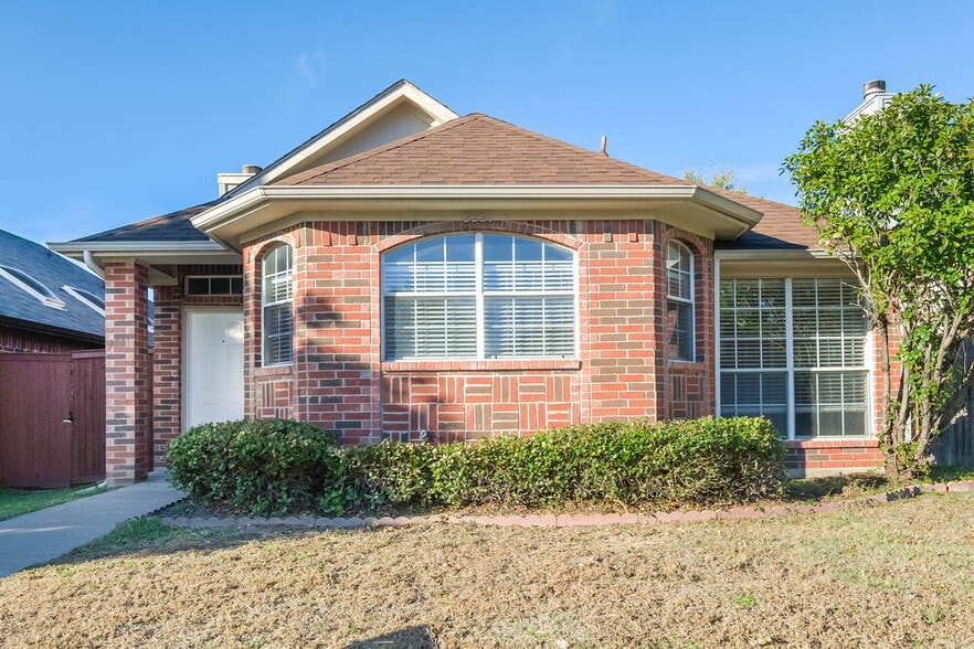 Primary Photo - 2221 Baretta Dr