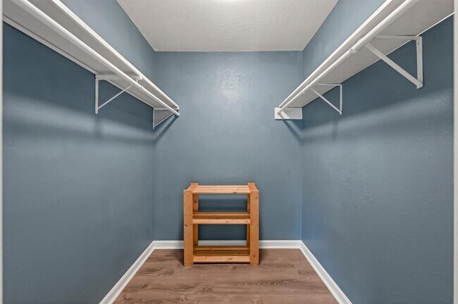Building Photo - 2239 Fairgreen Dr