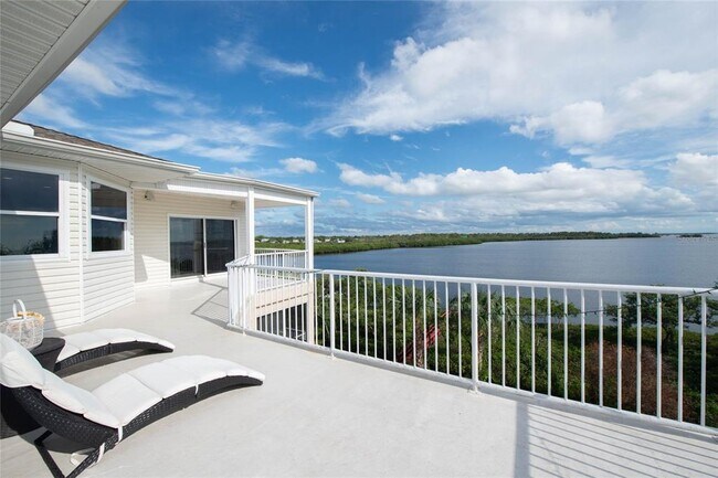 Building Photo - 1661 Seabreeze Dr
