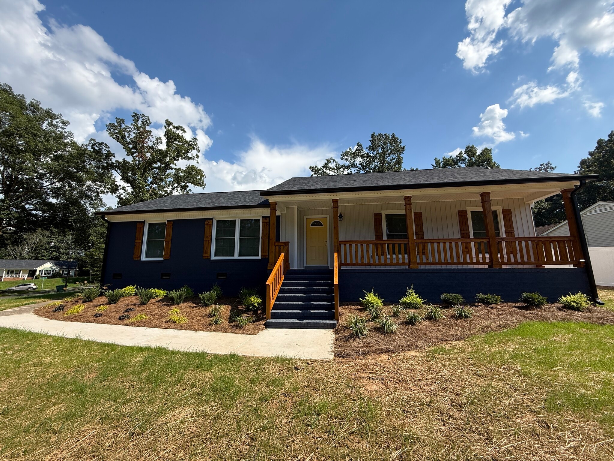 Building Photo - 725 Brookside Dr