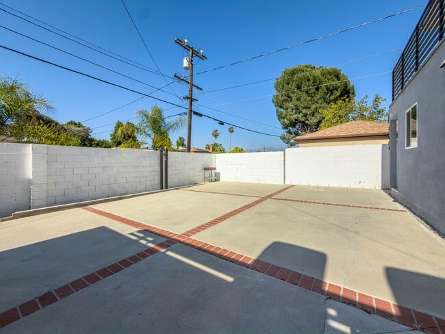 Building Photo - Spacious 3BR ADU w/ Private Patio!