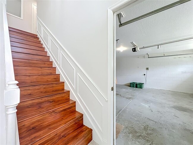 Building Photo - 900 W Charing Cross Cir