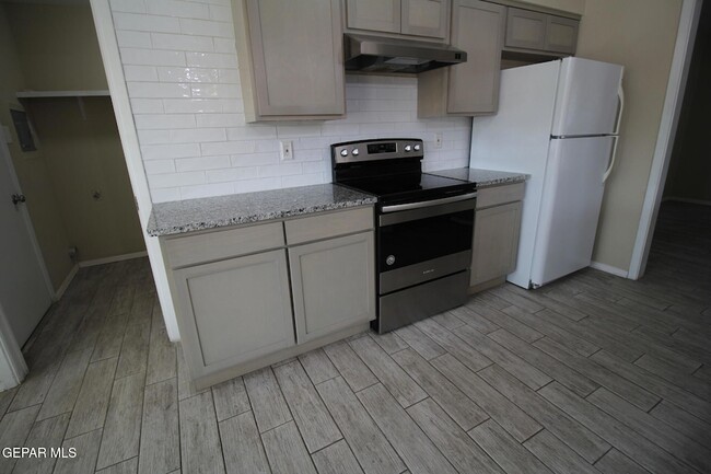 Building Photo - 351 Duanesburg St