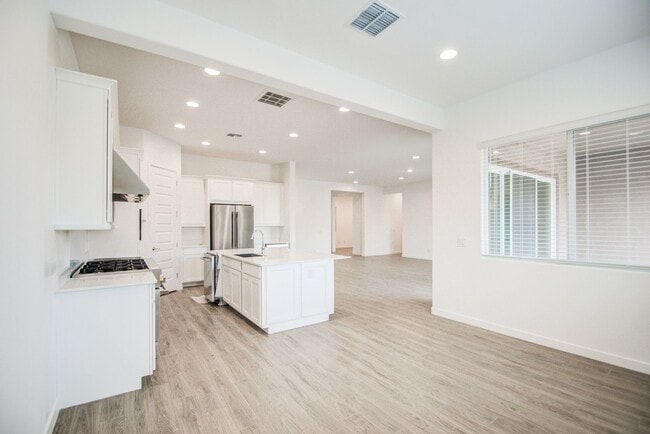 Building Photo - NEW 4 Bedroom home in Phoenix!