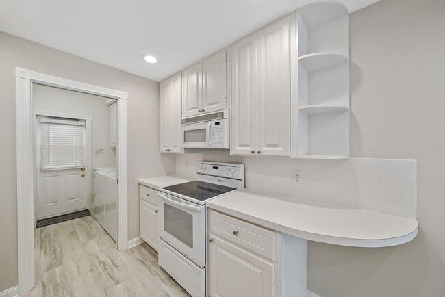 Building Photo - 351 Legare Ct