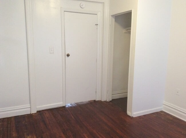 Building Photo - 1st floor with parking-Video in pictures!
