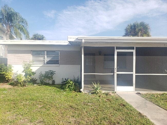 Building Photo - WR-2 Bliss Duplex