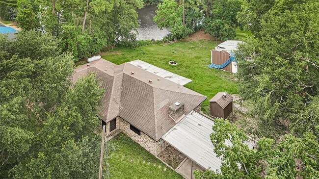 Building Photo - 1231 Country Ln