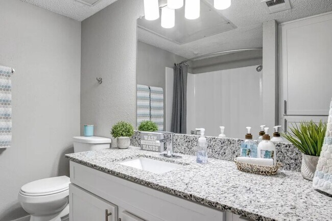 Building Photo - 2101 Burton Dr