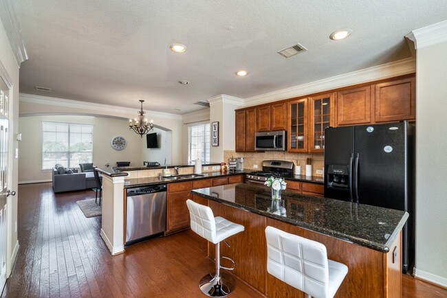Building Photo - 3210 Clearview Cir