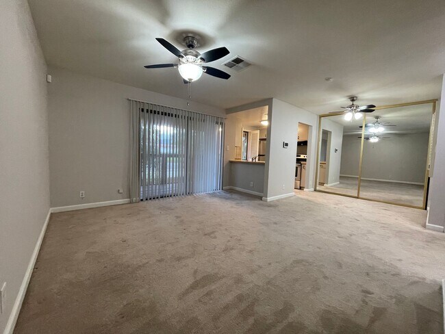 Building Photo - Cozy Condo with a One Bedroom Move in Ready!