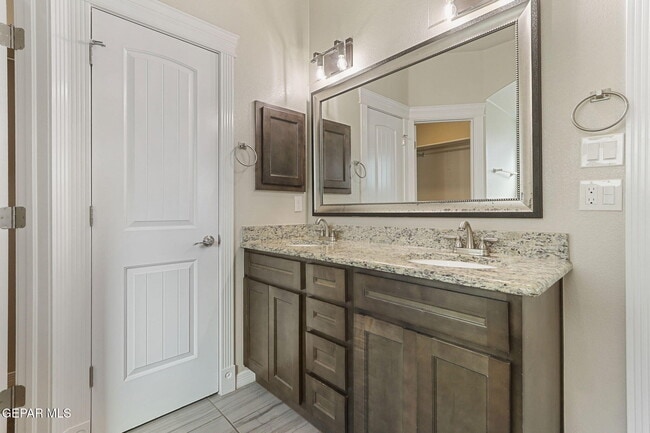 Building Photo - 14832 Sunny Land Ave