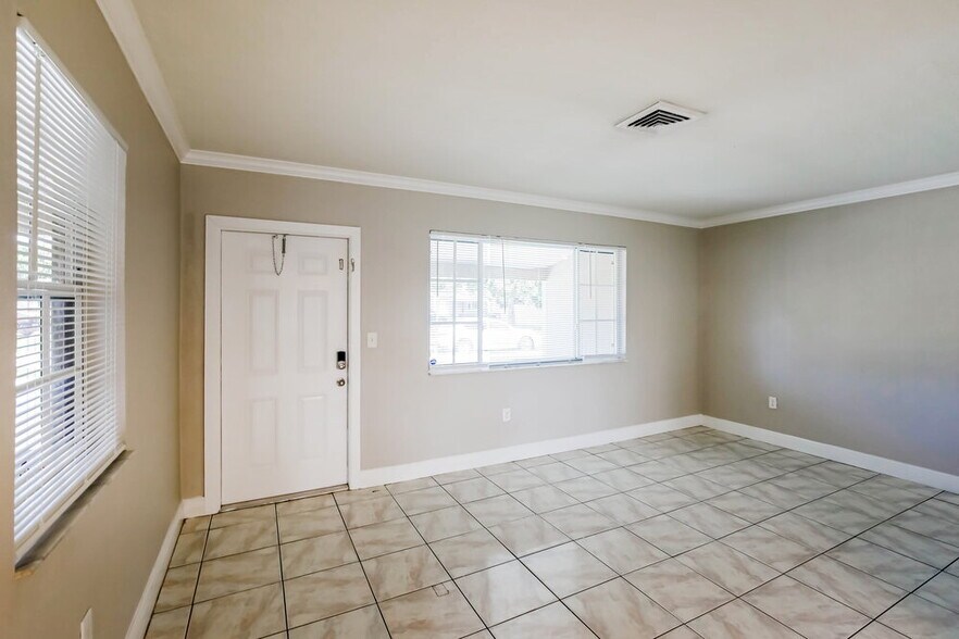 Building Photo - 2300 Desoto Dr