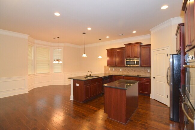 Building Photo - Huge 5 Bed/4 Bath Home Near Ft. Gordon