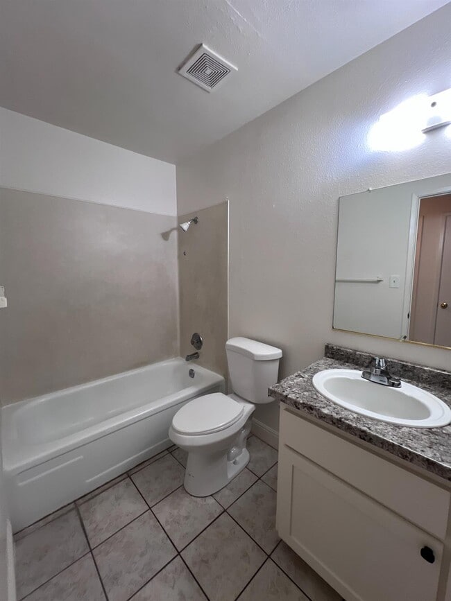 Building Photo - 461 Minnewawa Ave