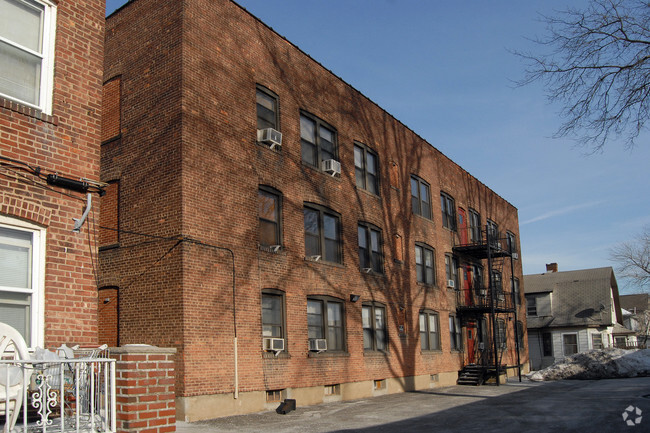 Building Photo - Heath Court