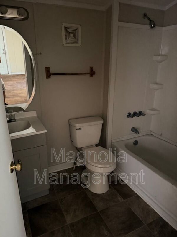 Building Photo - 359 Davis St