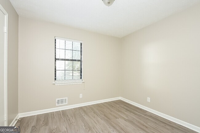 Building Photo - 1565 Island Way
