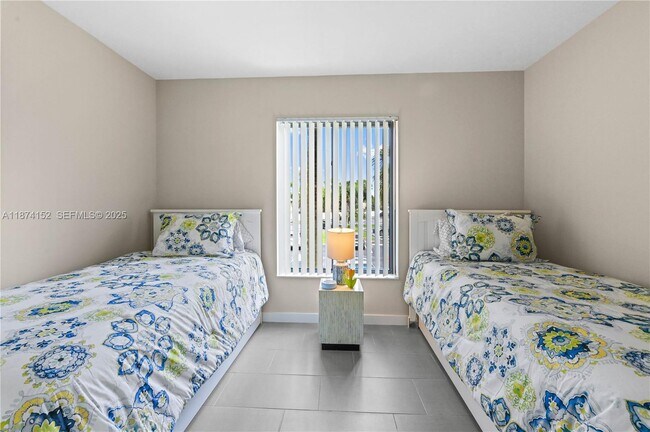 Building Photo - 812 Sky Pine Way