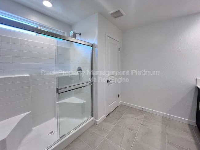Building Photo - 2915 E Tierra Dr