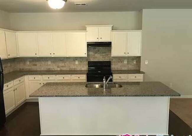 Building Photo - 124 Daisy Cir