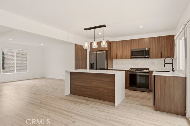 Building Photo - 725 Palomares Ave