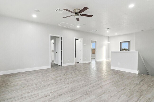Building Photo - 1351 SW Don Ct