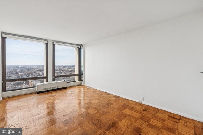 Building Photo - 220 Locust St