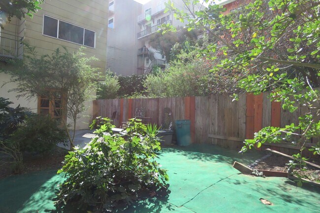 Building Photo - Hidden Gem with Outrageous Views - 1 Bedroom w/ Parking