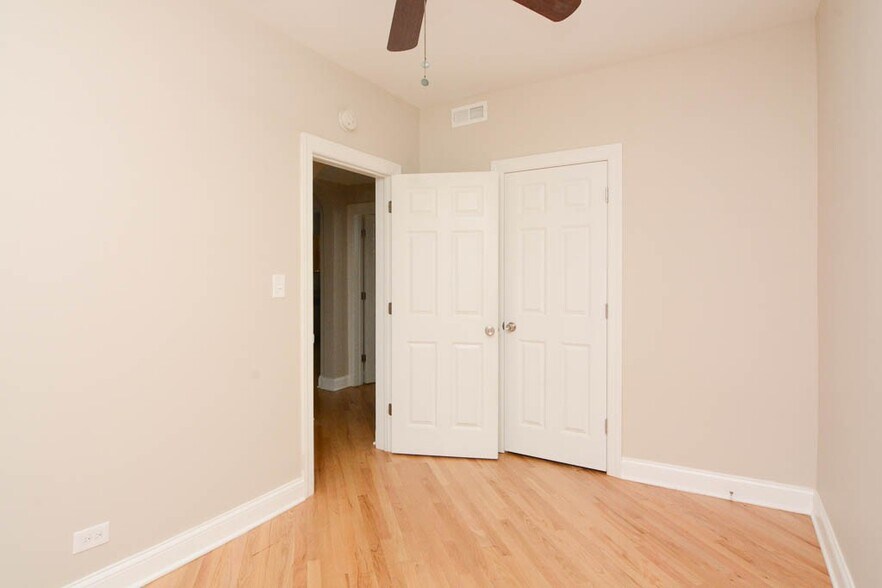 Building Photo - 896 Green Bay Rd