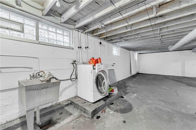 Building Photo - 1616 Eddington Rd