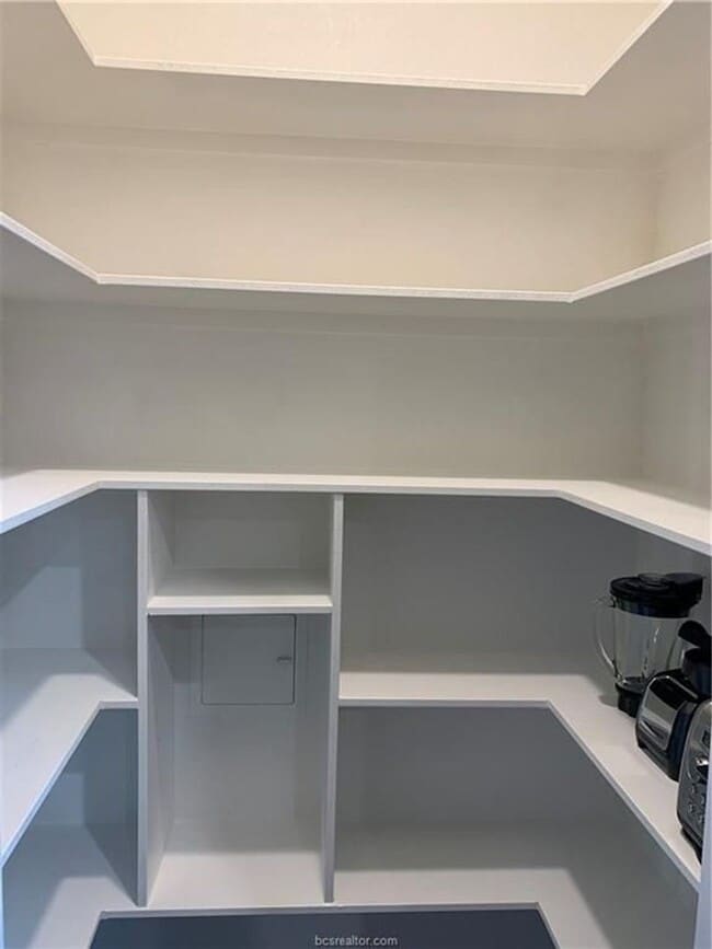 Building Photo - 7000 Canter Ct