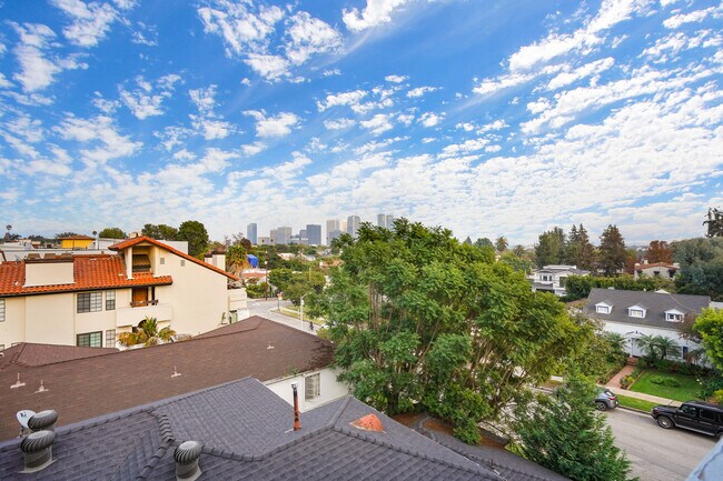 Building Photo - 10627 Ashton Ave