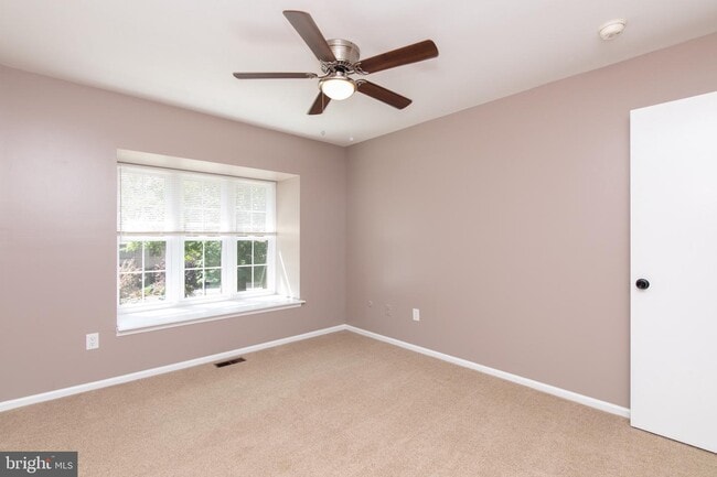 Building Photo - 322 Kings Croft Dr