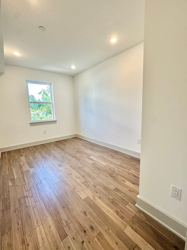 Building Photo - 3213 Haverford Ave