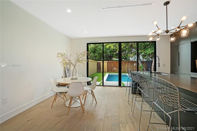 Primary Photo - 227 NW 39th St