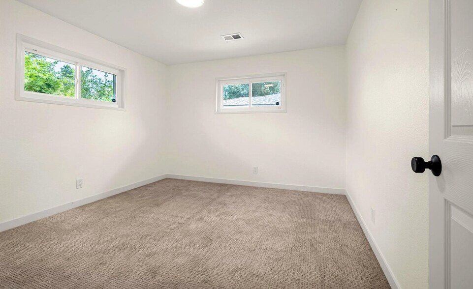 Building Photo - 601 Hackberry Dr