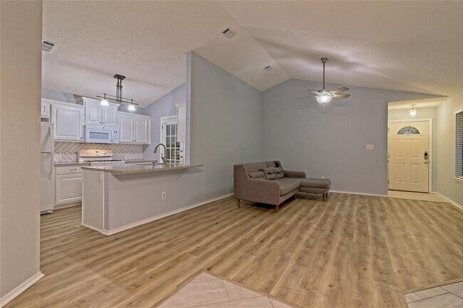 Building Photo - 1007 Markham Ln