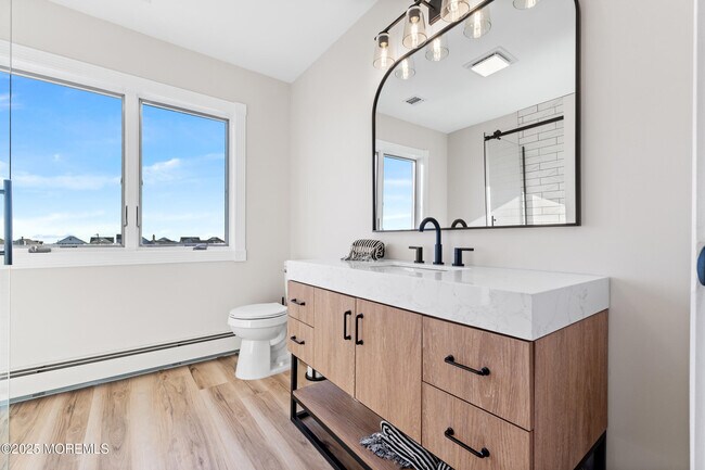 Building Photo - 3456 E Thistle Ave