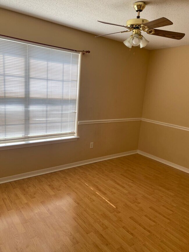 Building Photo - Contact Peggy 501 676 1758  or Heather 501 350 0540