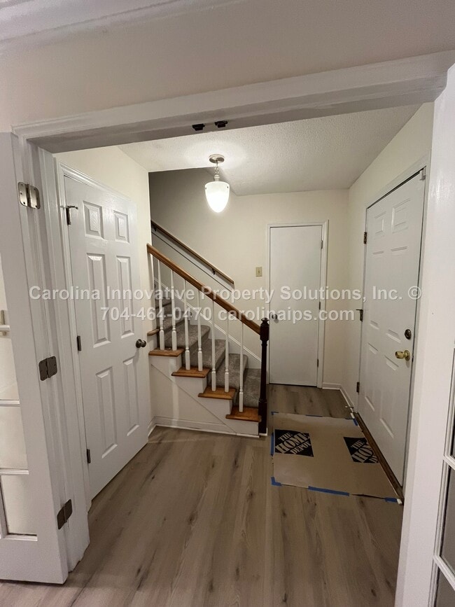 Building Photo - 4535 Dawnwood Dr