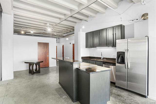 Building Photo - 2319 Chouteau Ave